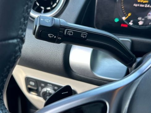 Used 2023 Mercedes-Benz GLB 250 4MATIC w/ Premium Package image 51