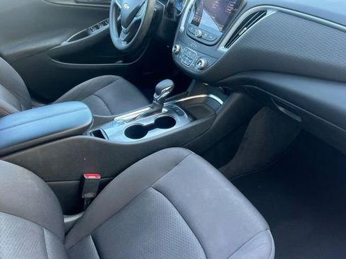 Used 2022 Chevrolet Malibu LT image 19