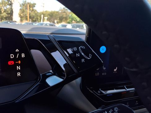 Certified 2023 Volkswagen ID.4 Pro image 13