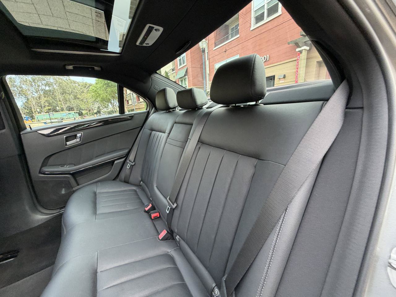 Used 2010 Mercedes-Benz E 550 Sedan image 33
