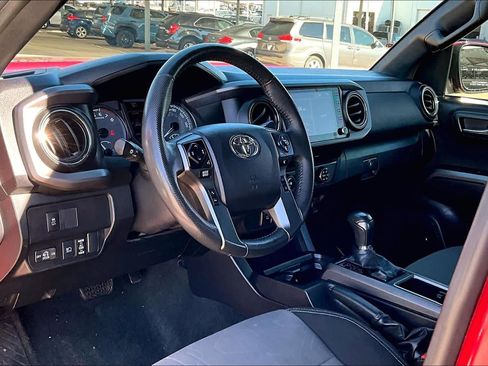 Used 2020 Toyota Tacoma TRD Off-Road image 16