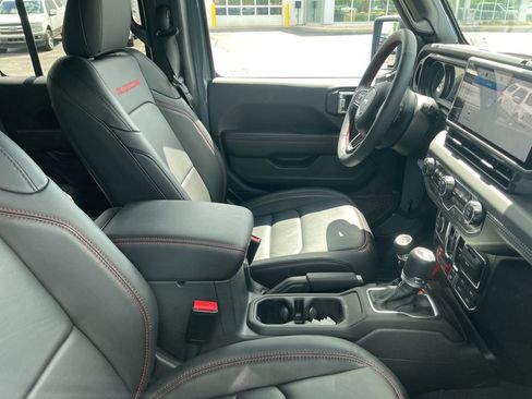 Used 2024 Jeep Wrangler Unlimited Rubicon AWD/4WD image 10