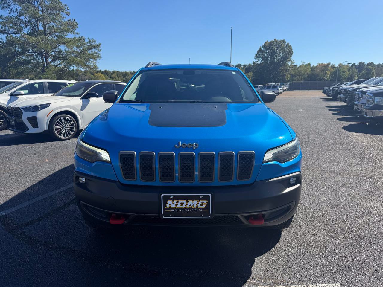 Used 2019 Jeep Cherokee Trailhawk w/ Cold Weather Group AWD/4WD image 3