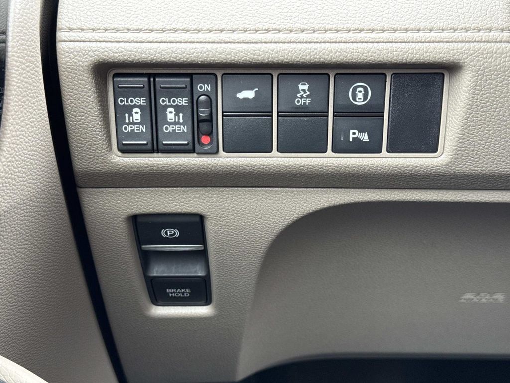 Used 2023 Honda Odyssey Elite image 14