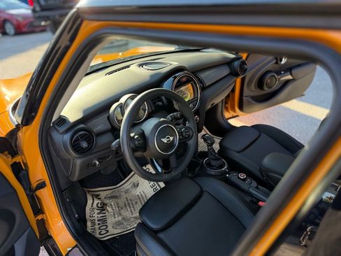 Used 2017 MINI Cooper 4-Door Hardtop image 21