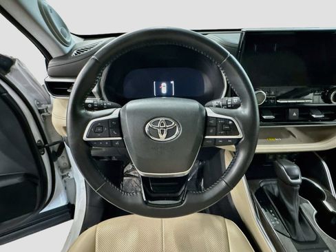 Used 2023 Toyota Highlander Platinum AWD/4WD image 11
