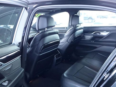 Used 2018 BMW 750i RWD image 31