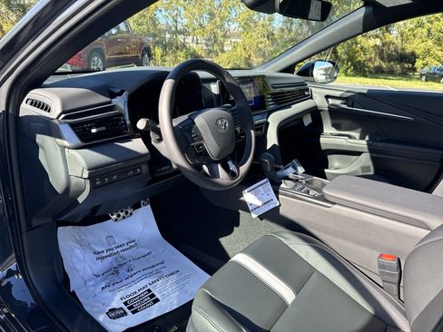 New 2025 Toyota Camry Hybrid FWD image 15
