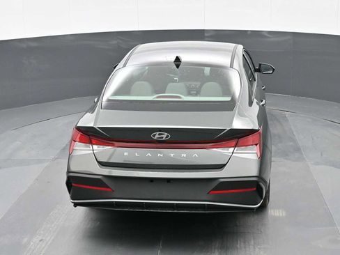 Used 2025 Hyundai Elantra SE FWD image 25