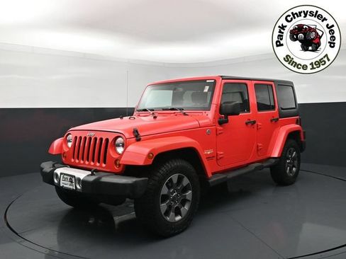 Used 2013 Jeep Wrangler Unlimited Sahara w/ Dual Top Group AWD/4WD image 2