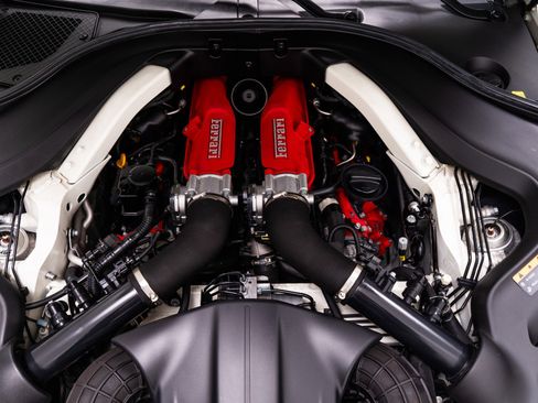 Used 2020 Ferrari Portofino image 12