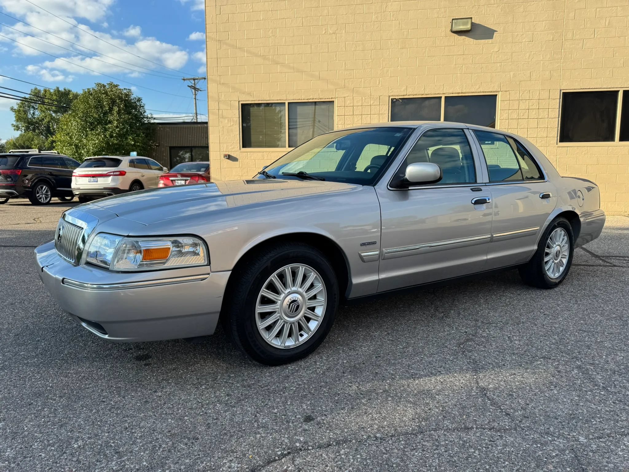 Used 2010 Mercury Grand Marquis LS RWD image 4