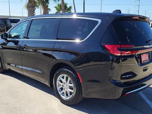 New 2026 Chrysler Pacifica Select FWD image 6