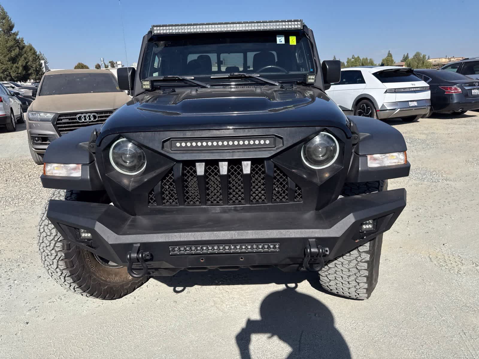 Used 2020 Jeep Gladiator Rubicon w/ Trailer Tow Package AWD/4WD image 2