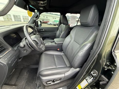 Used 2024 Lexus GX 550 image 17