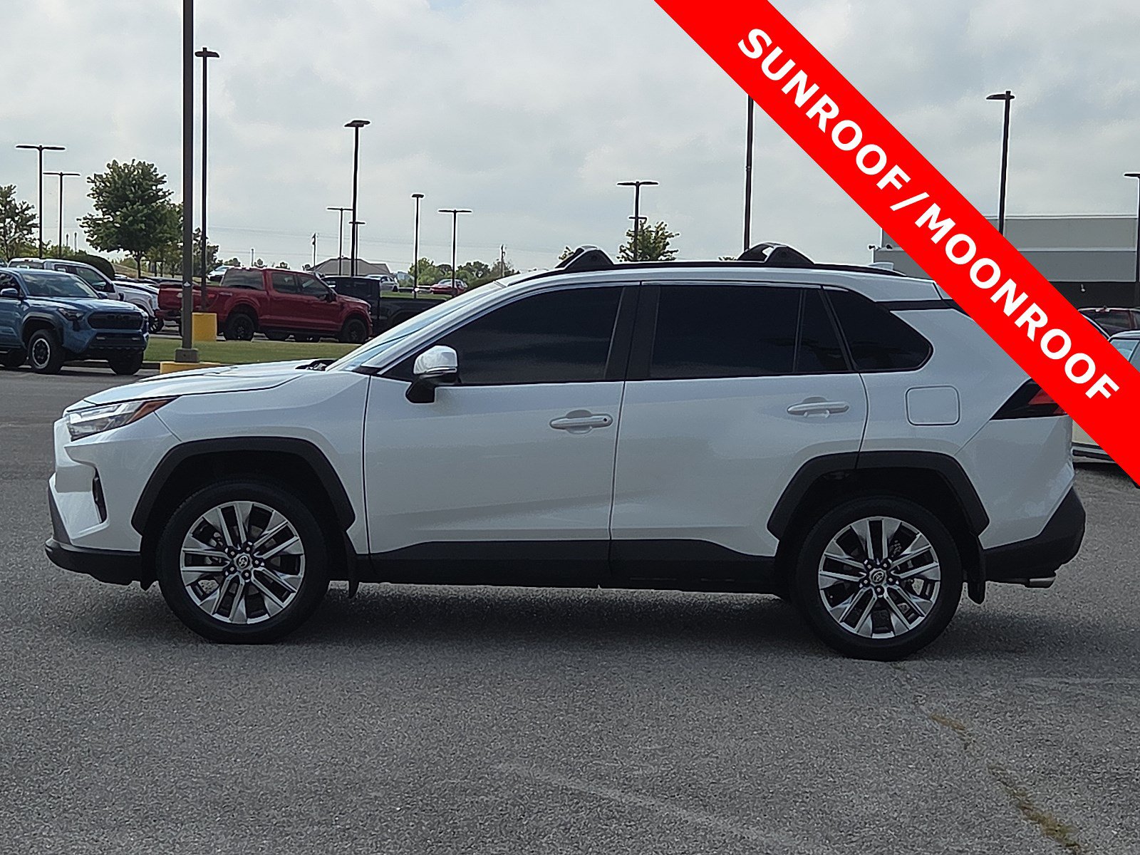 Used 2023 Toyota RAV4 XLE Premium FWD image 3