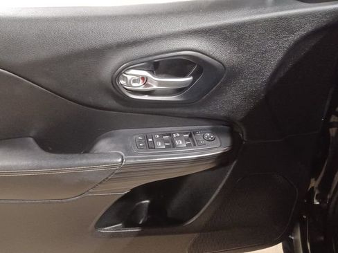 Used 2016 Jeep Cherokee Limited image 5