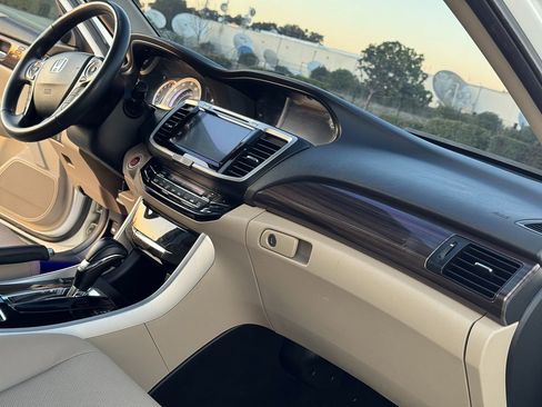 Used 2017 Honda Accord EX-L image 35