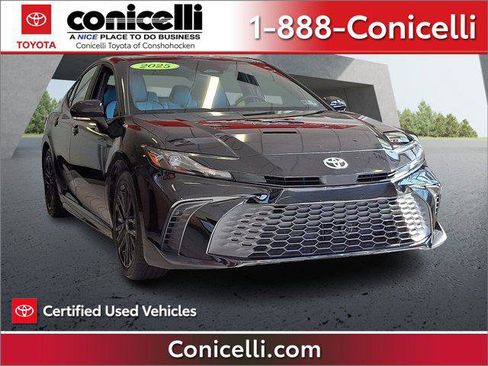 Certified 2025 Toyota Camry SE image 1