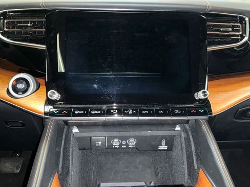 Certified 2024 Jeep Grand Wagoneer L Series III AWD/4WD image 19