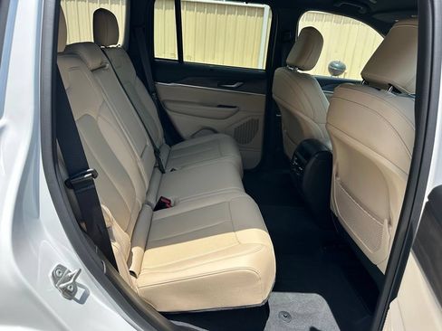 Used 2023 Jeep Grand Cherokee Limited w/ Luxury Tech Group II AWD/4WD image 21