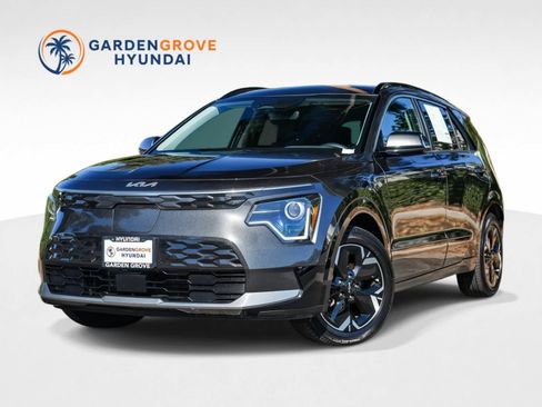 Used 2023 Kia Niro Wind w/ Wind Preserve Package FWD image 1