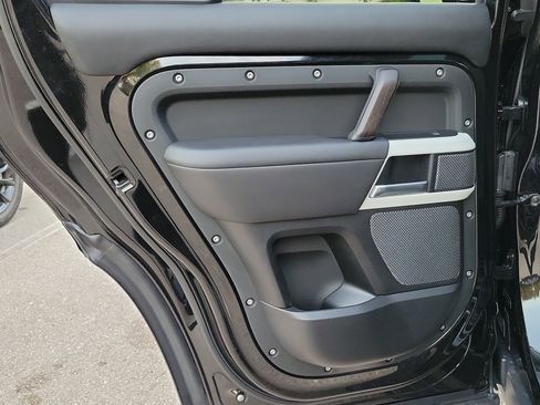 Used 2020 Land Rover Defender 110 HSE image 18