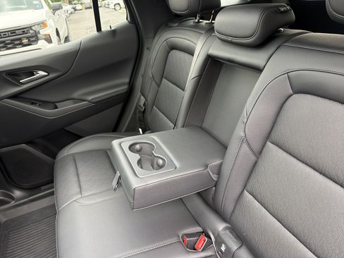 Used 2025 Chevrolet Equinox LT w/ Convenience Package II FWD image 34