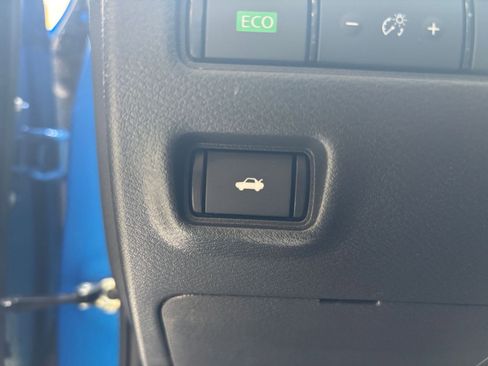 Used 2025 Nissan Sentra SV image 22