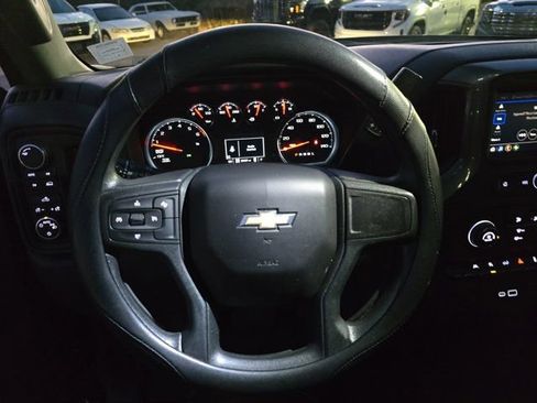 Used 2023 Chevrolet Silverado 1500 Custom image 17