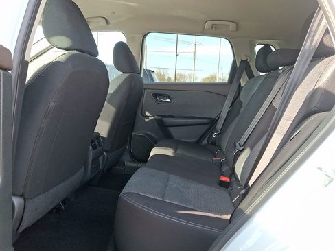 Used 2023 Nissan Rogue SV image 10