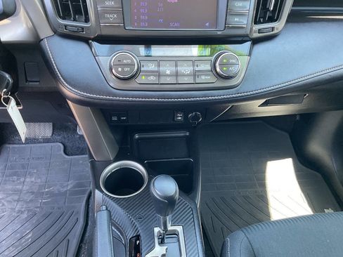 Used 2013 Toyota RAV4 XLE AWD/4WD image 21