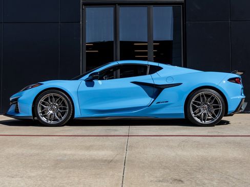 Used 2024 Chevrolet Corvette Z06 image 9