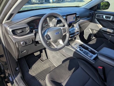 Used 2022 Ford Explorer XLT AWD/4WD image 14