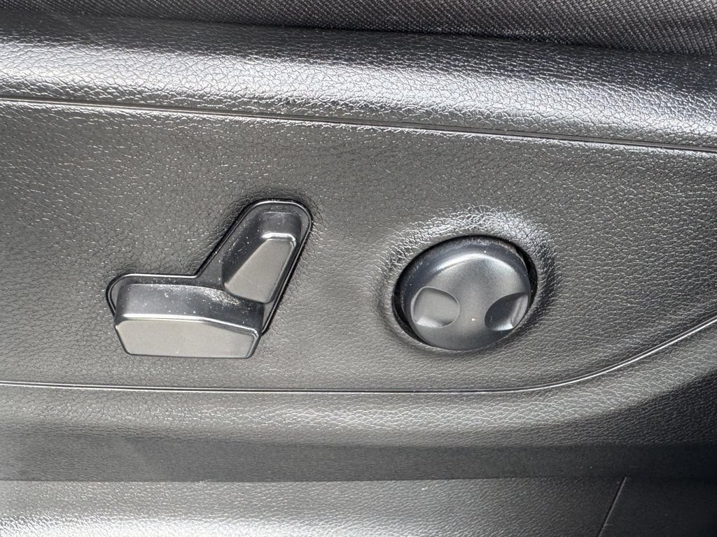 Used 2023 RAM 1500 Big Horn AWD/4WD image 14