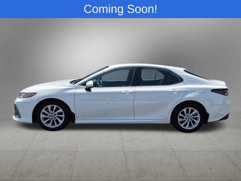 Used 2022 Toyota Camry LE FWD image 3