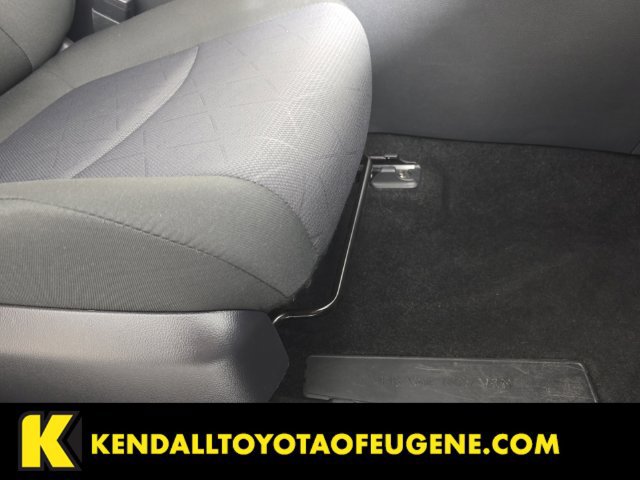 Used 2025 Toyota RAV4 XLE AWD/4WD image 29