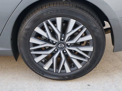 Used 2026 Nissan Altima 2.5 SV FWD image 25