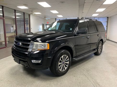 Used 2017 Ford Expedition XLT AWD/4WD image 3