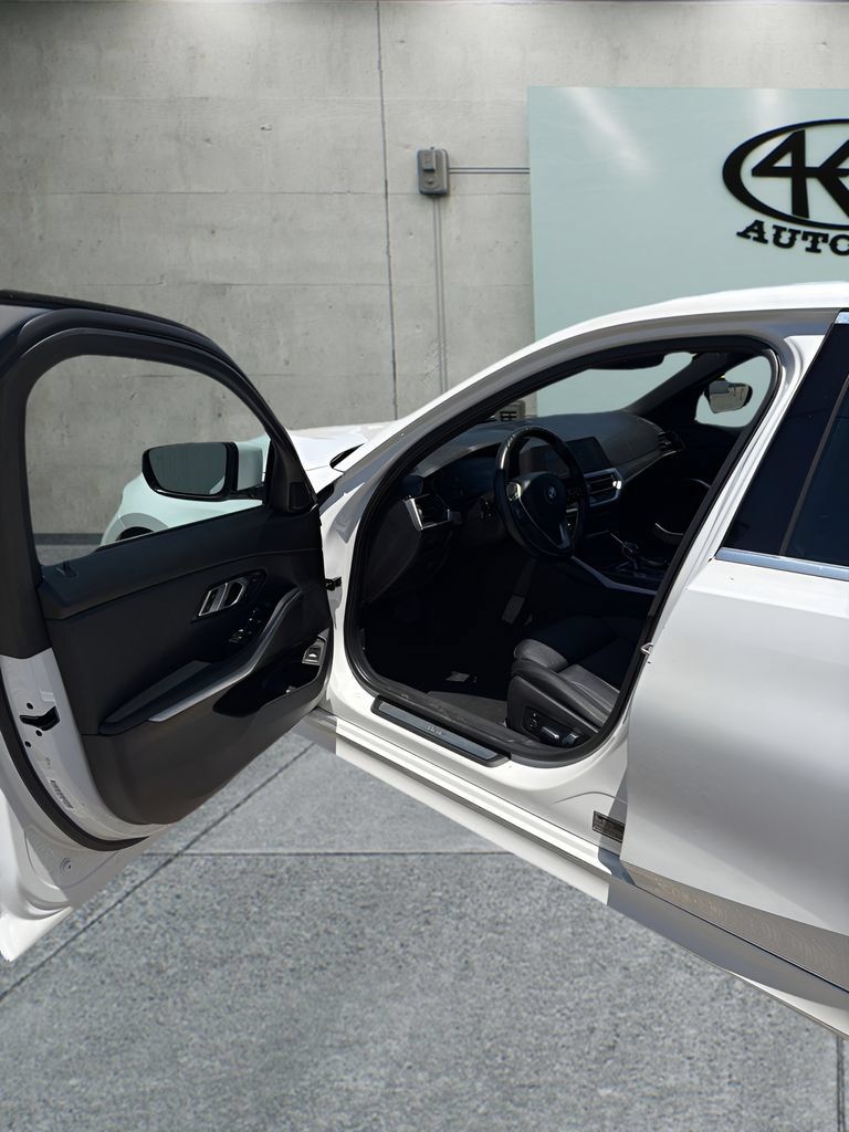 Used 2020 BMW 330i Sedan w/ Convenience Package RWD image 9