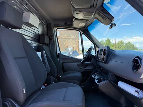 Used 2022 Mercedes-Benz Sprinter 1500 image 22