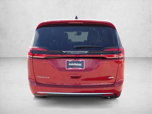 New 2027 Chrysler Pacifica Select AWD/4WD image 3