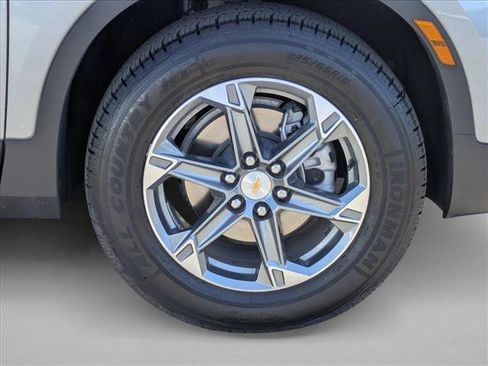Used 2025 Chevrolet Blazer LT FWD image 24
