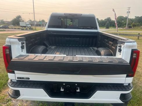 Used 2025 GMC Sierra 2500 Denali Ultimate AWD/4WD image 11