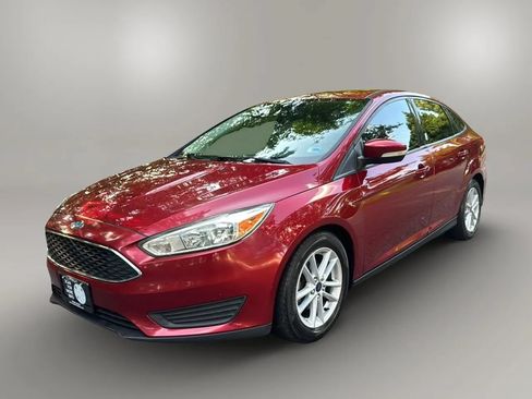 Used 2017 Ford Focus SE FWD image 3