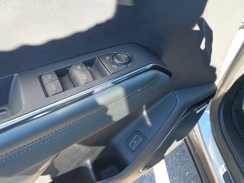 Used 2024 GMC Acadia AT4 w/ Luxury Package AWD/4WD image 13