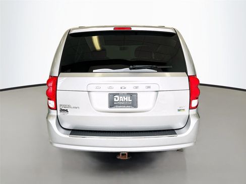Used 2015 Dodge Grand Caravan SXT image 11