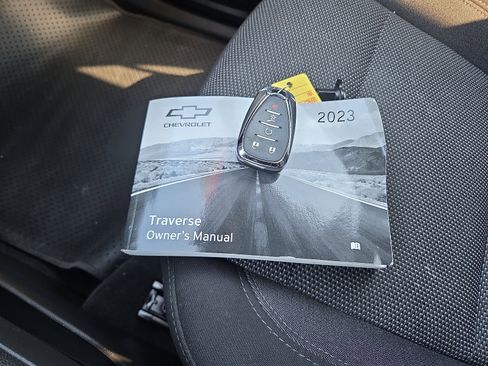 Used 2023 Chevrolet Traverse LT image 38