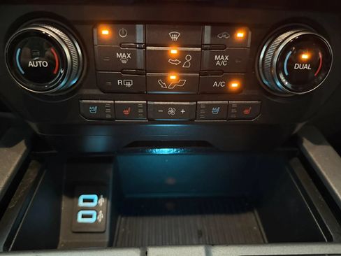 Used 2017 Ford F150 Raptor w/ Equipment Group 802A Luxury AWD/4WD image 21
