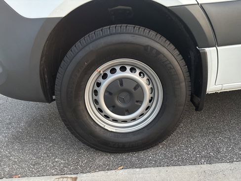 Used 2023 Mercedes-Benz Sprinter 144 Cargo image 14